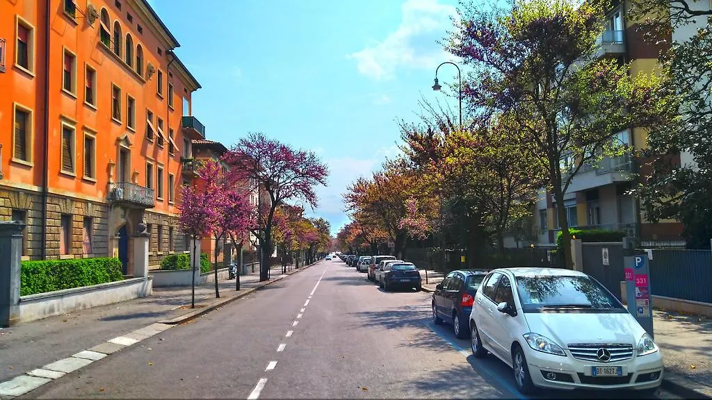 Across The River And Into The Trees Verona 0*,